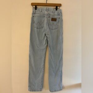 Wrangler Women’s Light Wash Straight Jeans